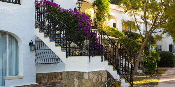 Pintar Fachadas de Casas Unifamiliares / Chalets en València · Pintura para Pintado de Balcones, Barandillas, Terrazas y Exteriores