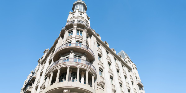 Pintar Fachadas de Empresas / Negocios / Locales Comerciales en València · Restauración de Fachadas Antiguas