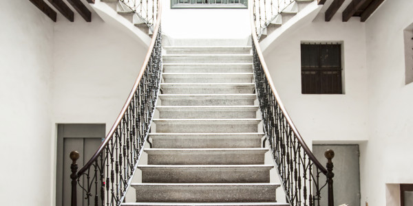 Rehabilitación y Restauración de Fachadas en València · Pintado de Escaleras, Patios Interiores, Patios de Luces, Ascensores