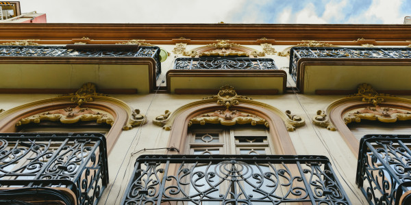 Rehabilitación y Restauración de Fachadas en València · Restauración de Fachadas Emblemáticas